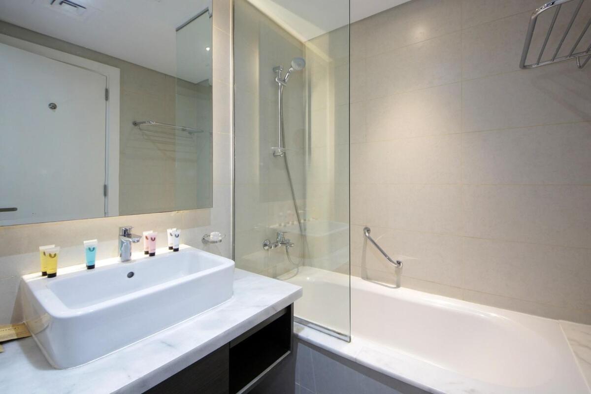 Apartment Stylish Damac Prive On Hghflr With Canal View Dubai